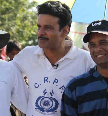 Soumendra Padhi (Extreme Right) with Manoj Bajpayee