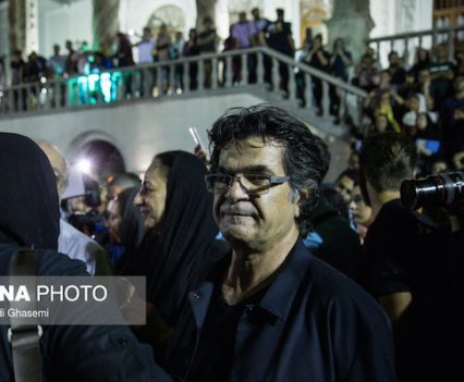 Filmmaker Jafar Panahi t the gathering to mourn and remember Kiarostami (Photo Credit - ISNA Photo, Mehdi Ghasemi)